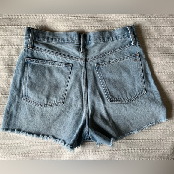 Madewell Momjean Short, distressed blue, size 29 - Picture 2 of 8